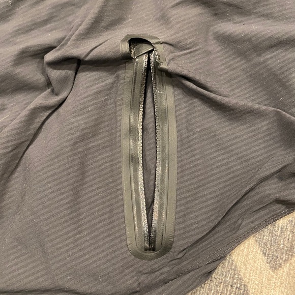 Men’s Lululemon parachute pant - Picture 3 of 3